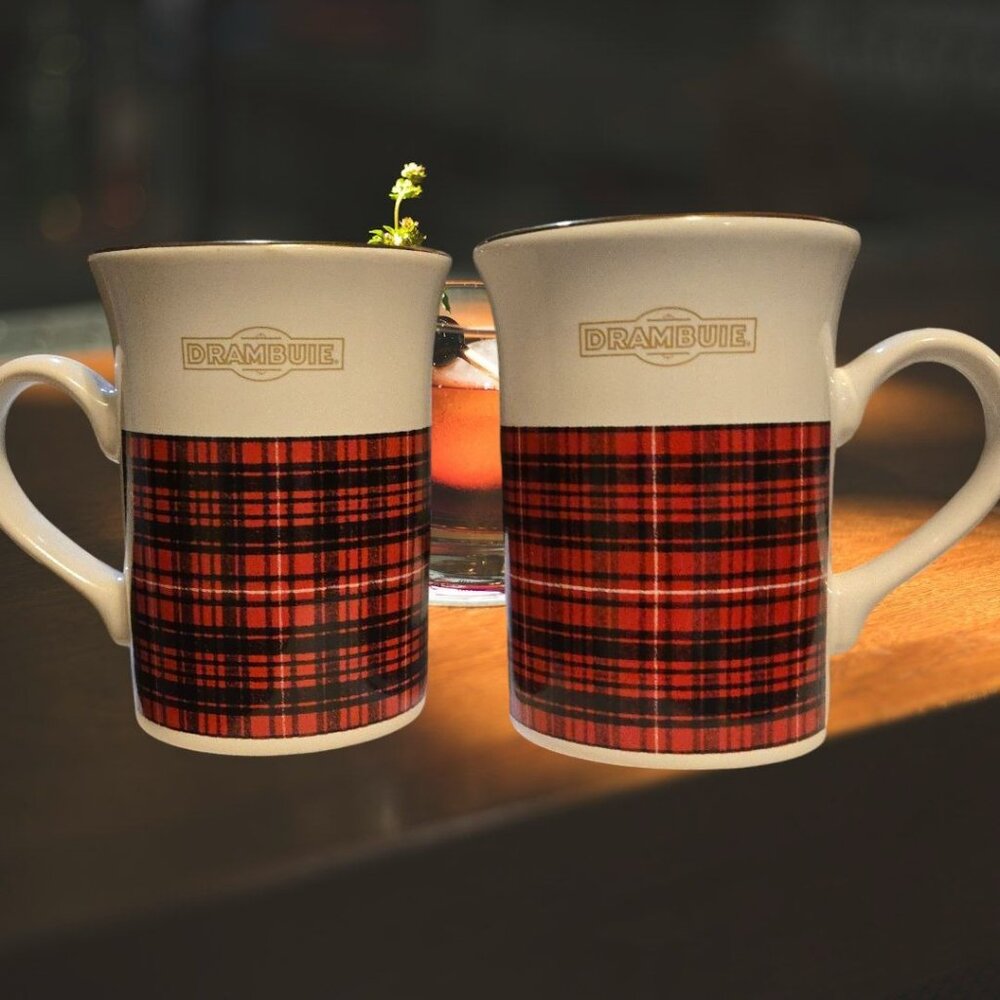 Drambuie Set Of 2 Mugs Kilncraft STL England Plaid Pattern Gold Rim EUC